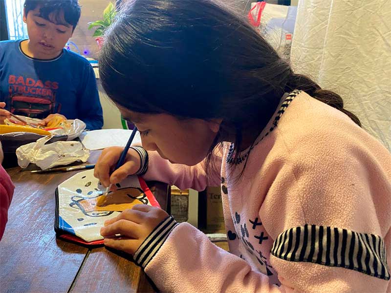 Se subastan obras de niños de organizaciones comunitarias